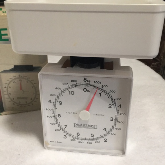 Progressive International Corp Adjustable Scale. Measures in metric and standard - Picture 2 of 5